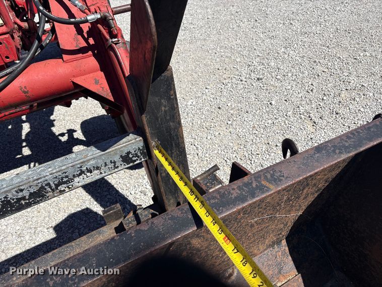 image for item EV2841 1967 International 656 tractor