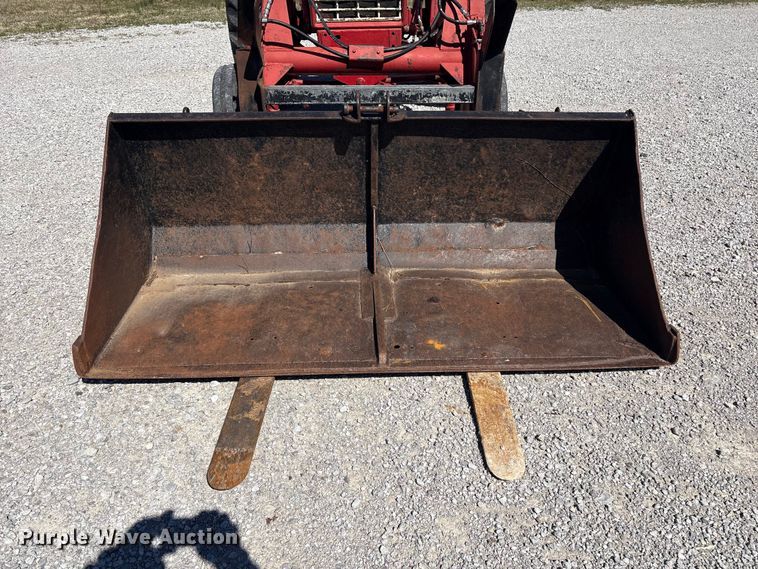 image for item EV2841 1967 International 656 tractor