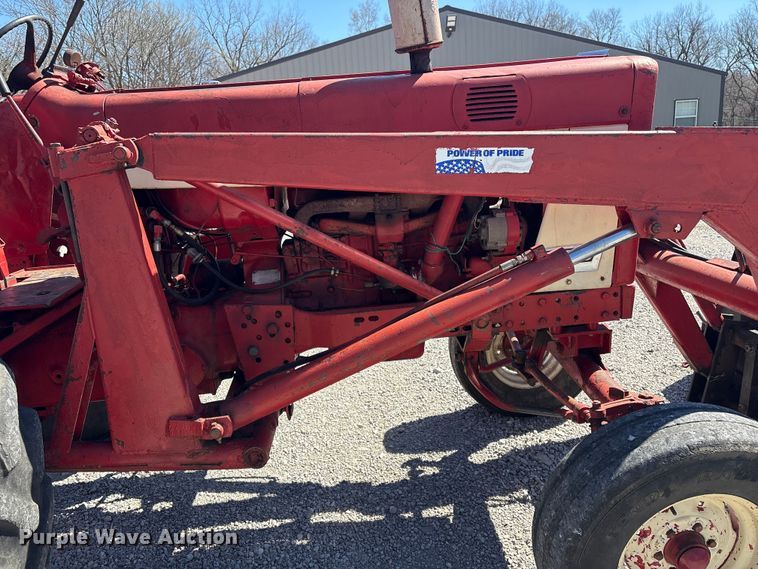 image for item EV2841 1967 International 656 tractor