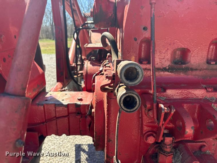 image for item EV2841 1967 International 656 tractor