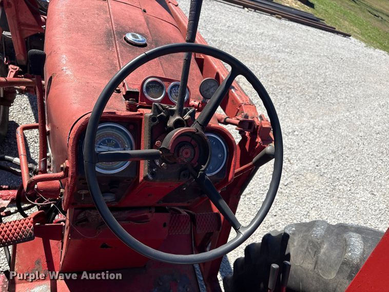 image for item EV2841 1967 International 656 tractor