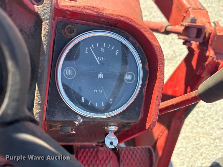 image for item EV2841 1967 International 656 tractor