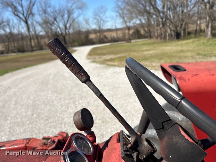 image for item EV2841 1967 International 656 tractor