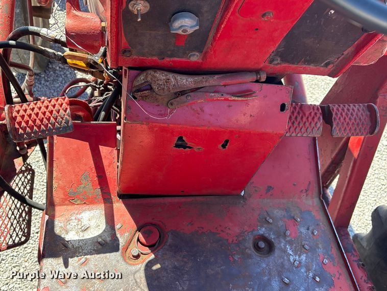 image for item EV2841 1967 International 656 tractor