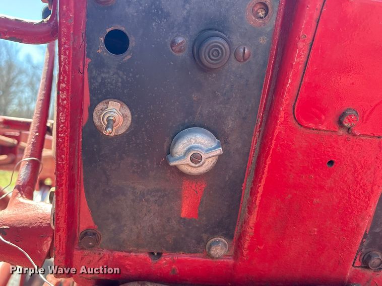 image for item EV2841 1967 International 656 tractor