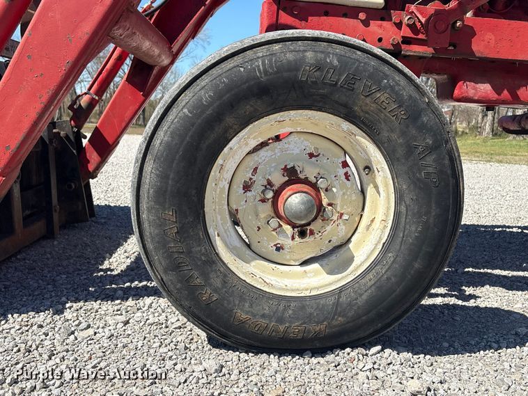 image for item EV2841 1967 International 656 tractor