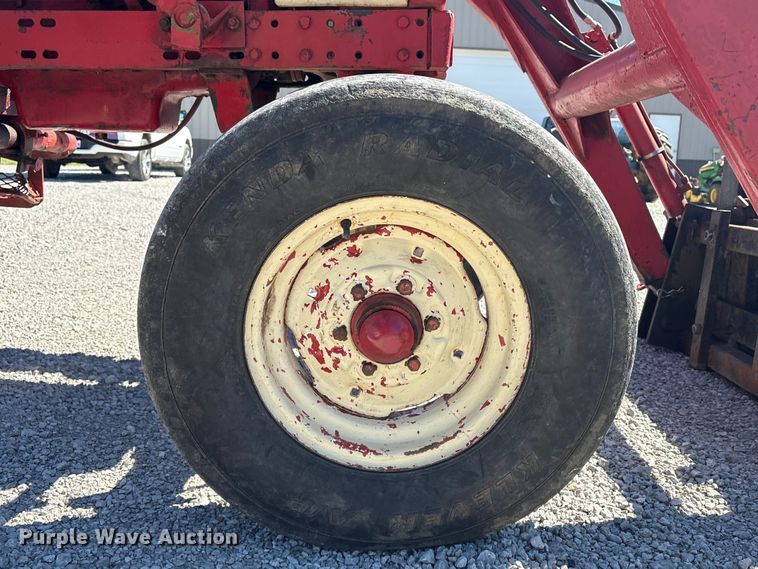 image for item EV2841 1967 International 656 tractor