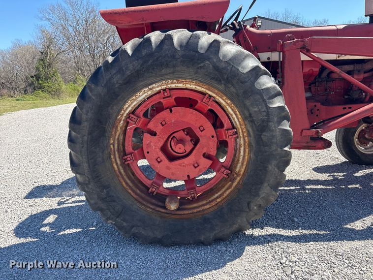 image for item EV2841 1967 International 656 tractor