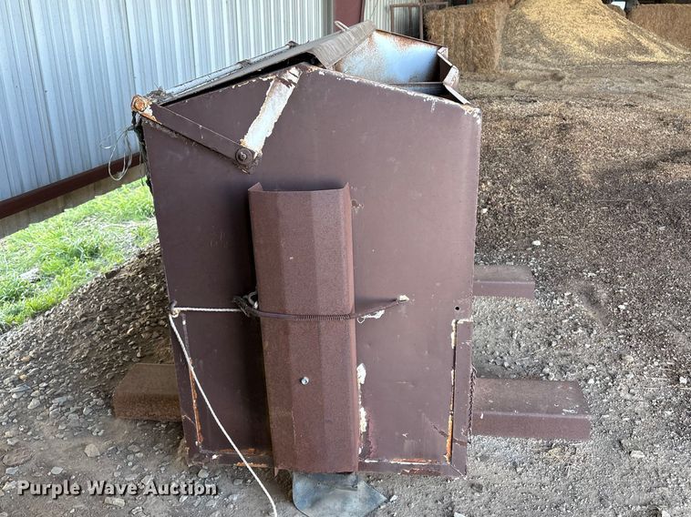 image for item EV2878 Livestock feeder