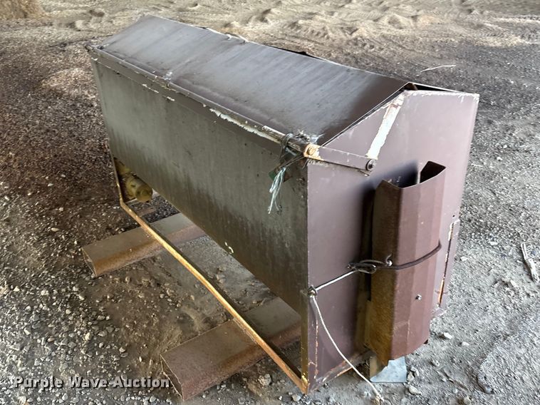 image for item EV2878 Livestock feeder