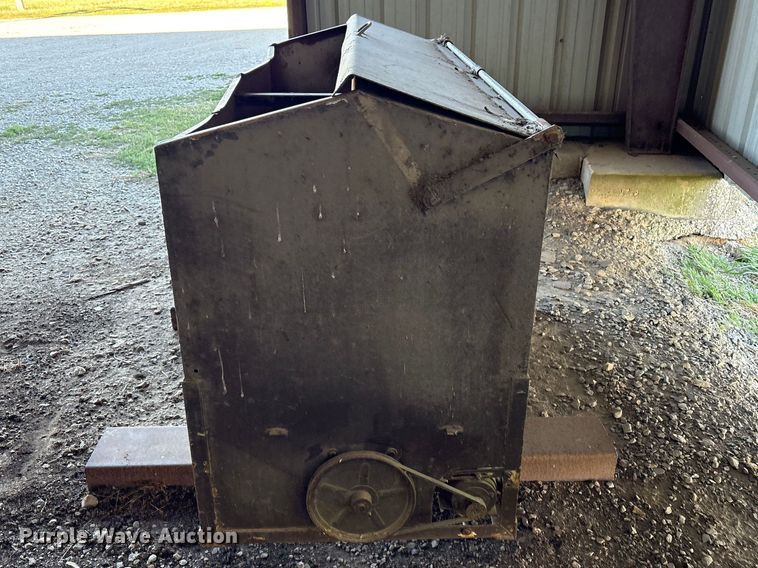 image for item EV2878 Livestock feeder