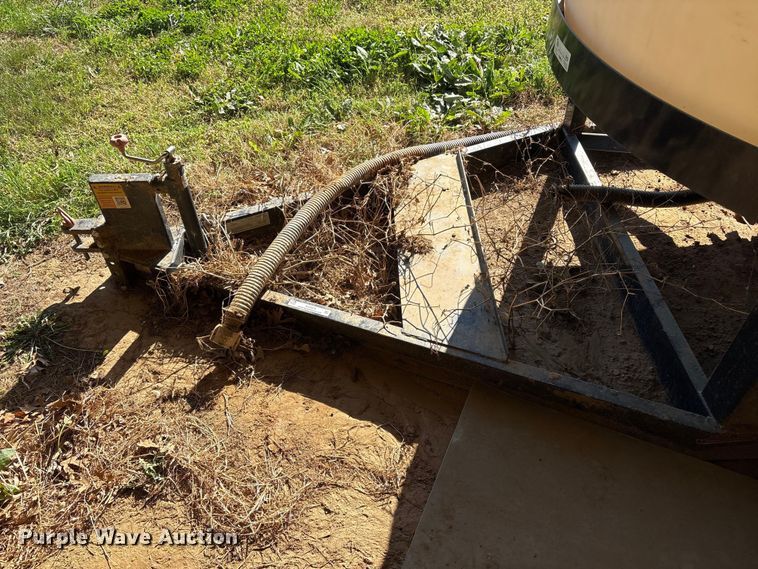 image for item EV2879 2018 Behnke nurse tank trailer