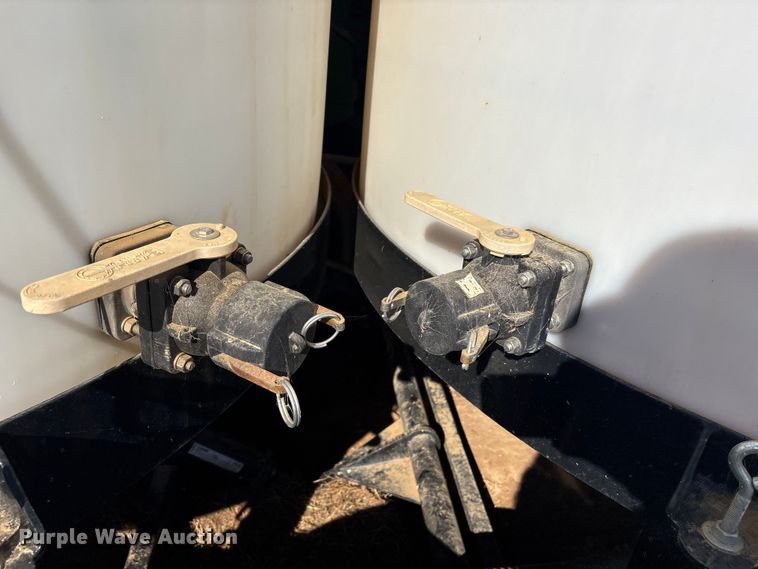 image for item EV2879 2018 Behnke nurse tank trailer