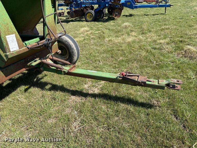 image for item EV7648 Demco 325  gravity wagon