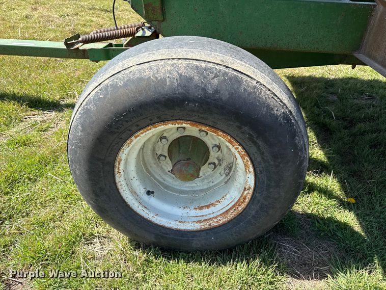 image for item EV7648 Demco 325  gravity wagon