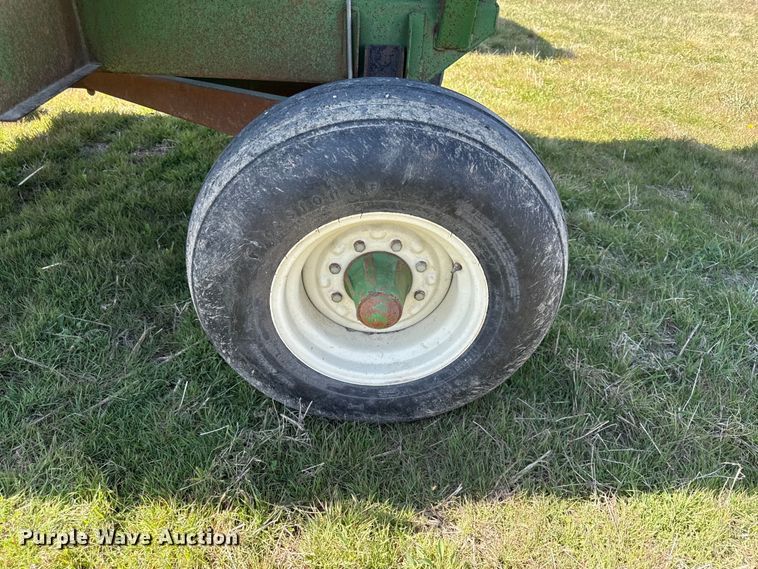 image for item EV7648 Demco 325  gravity wagon