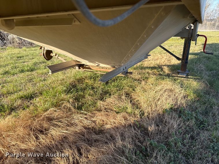 image for item EV7651 1999 Cornhusker grain trailer
