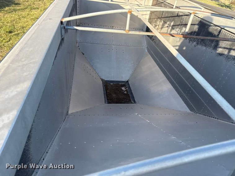 image for item EV7651 1999 Cornhusker grain trailer