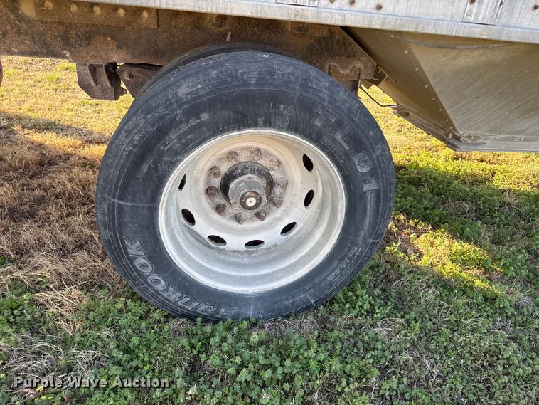 image for item EV7651 1999 Cornhusker grain trailer