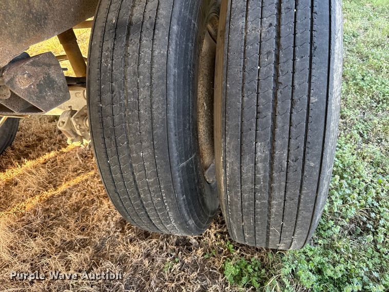 image for item EV7651 1999 Cornhusker grain trailer