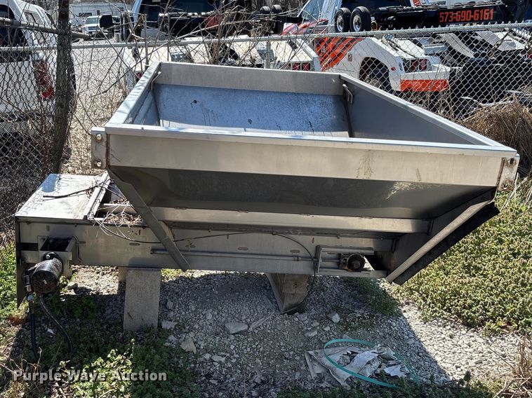 image for item FB3300 2014 John Deere 4940 spreader