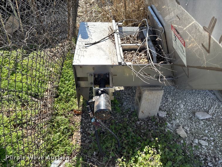 image for item FB3300 2014 John Deere 4940 spreader