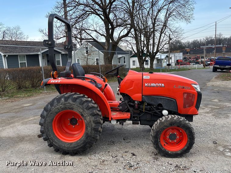 image for item FB3341 Kubota L3901D MFWD tractor