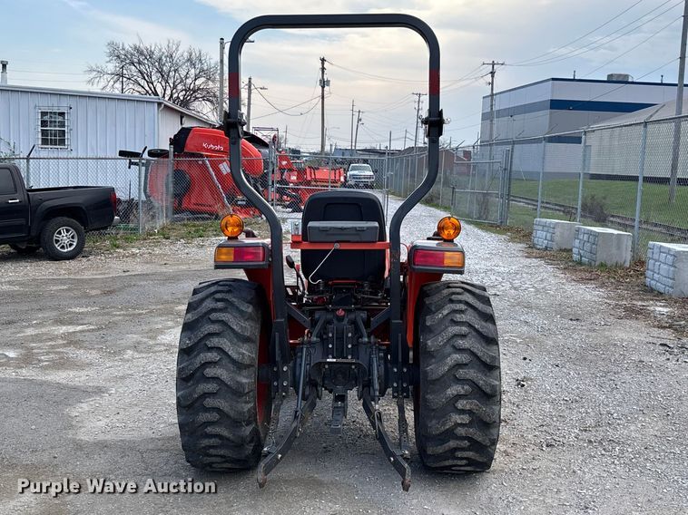 image for item FB3341 Kubota L3901D MFWD tractor