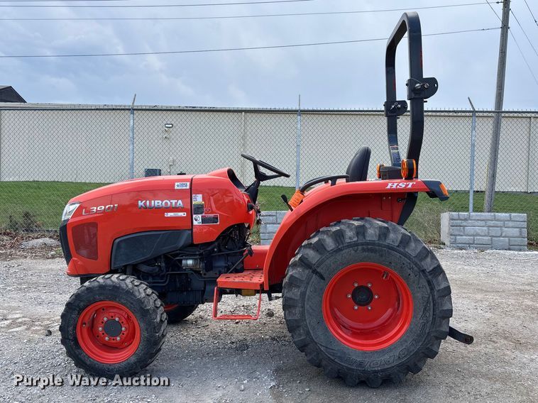 image for item FB3341 Kubota L3901D MFWD tractor