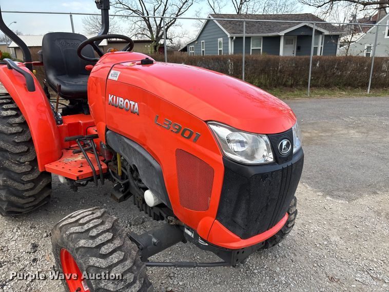 image for item FB3341 Kubota L3901D MFWD tractor