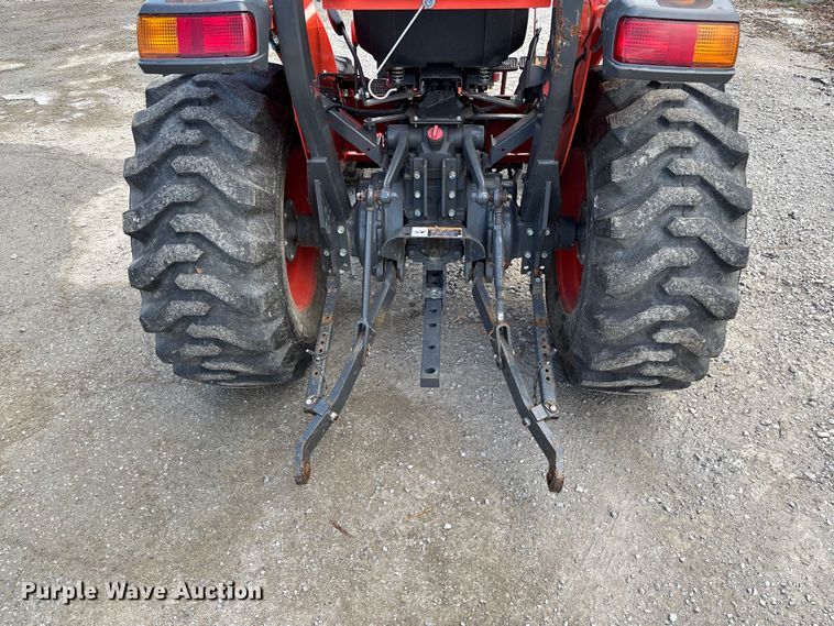 image for item FB3341 Kubota L3901D MFWD tractor