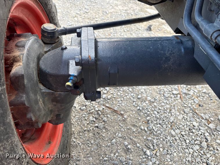 image for item FB3341 Kubota L3901D MFWD tractor