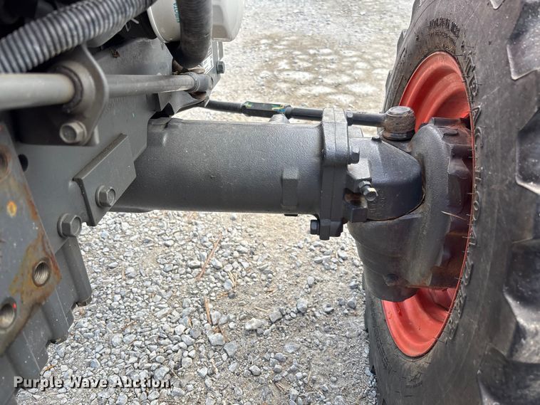 image for item FB3341 Kubota L3901D MFWD tractor