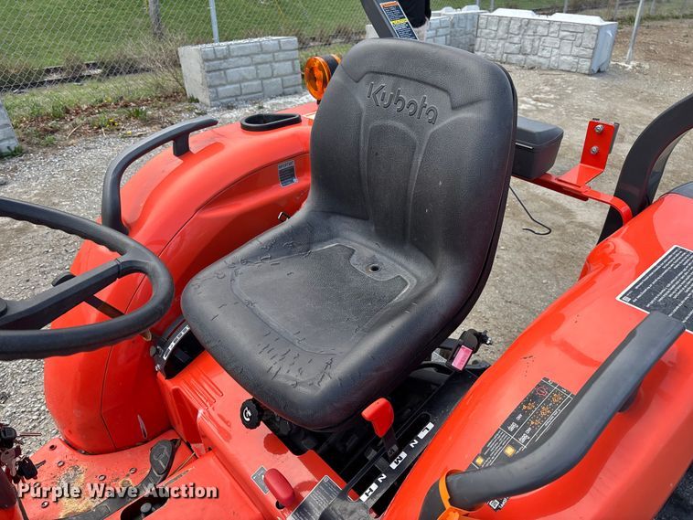 image for item FB3341 Kubota L3901D MFWD tractor