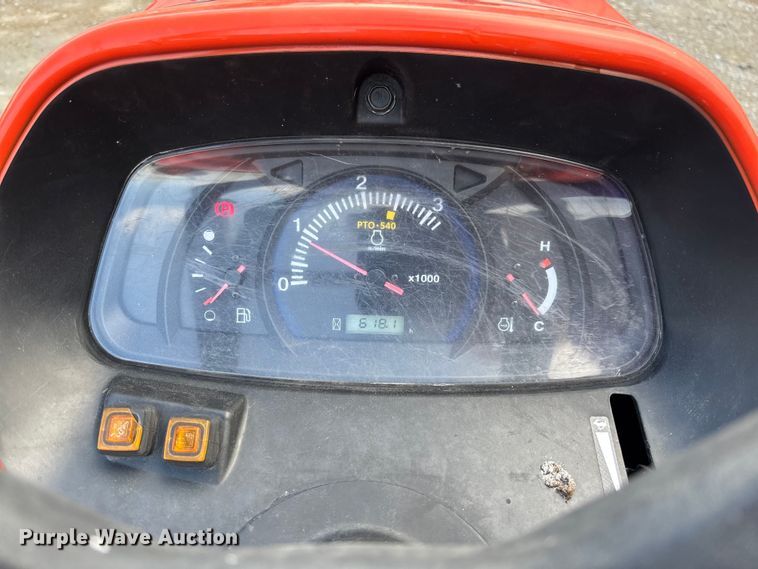 image for item FB3341 Kubota L3901D MFWD tractor