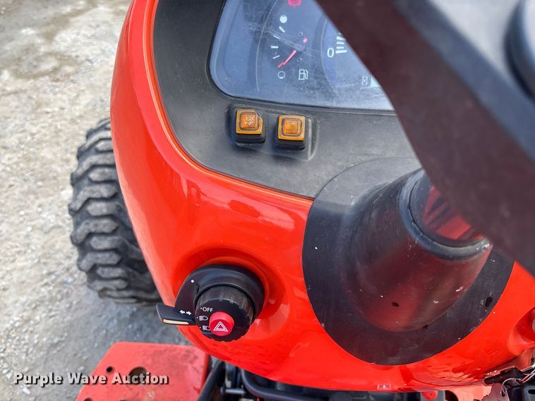 image for item FB3341 Kubota L3901D MFWD tractor