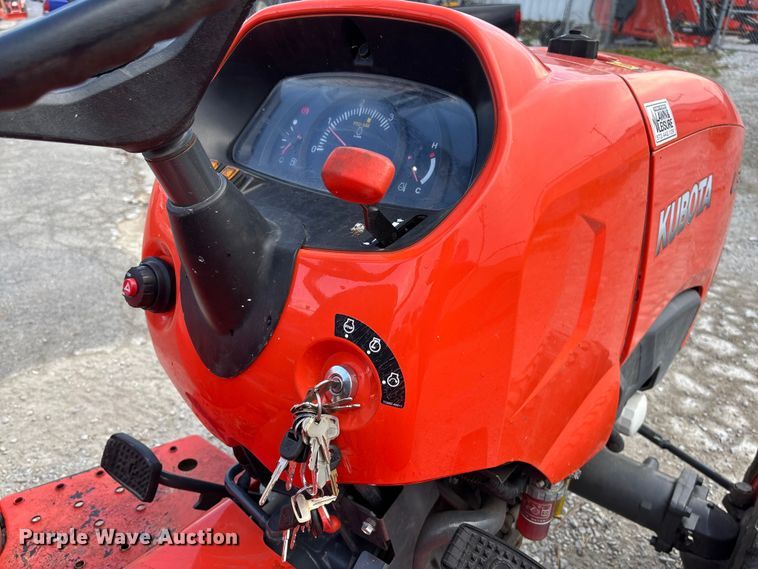 image for item FB3341 Kubota L3901D MFWD tractor