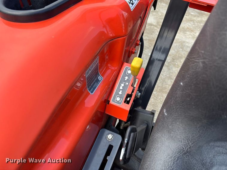 image for item FB3341 Kubota L3901D MFWD tractor