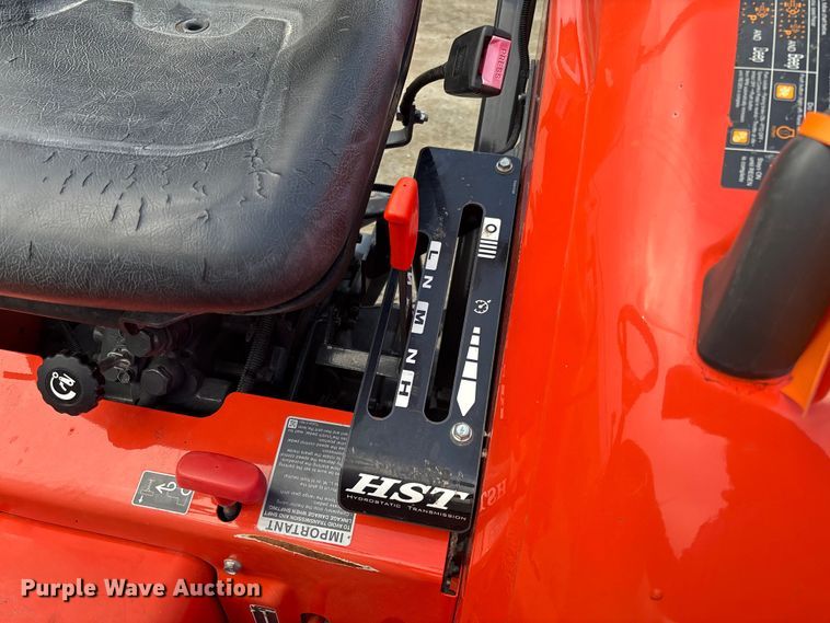 image for item FB3341 Kubota L3901D MFWD tractor