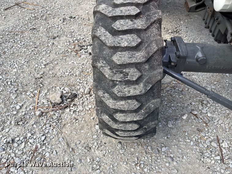 image for item FB3341 Kubota L3901D MFWD tractor