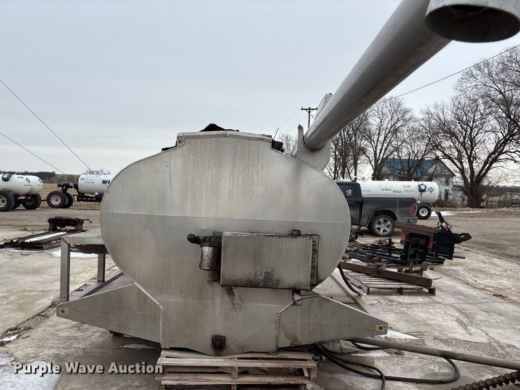 image for item FB3601 2015 CEI Equipment Company A 25MXL Feed delivery bed