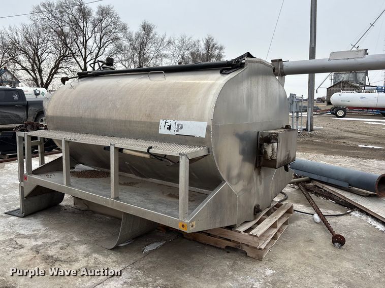 image for item FB3601 2015 CEI Equipment Company A 25MXL Feed delivery bed