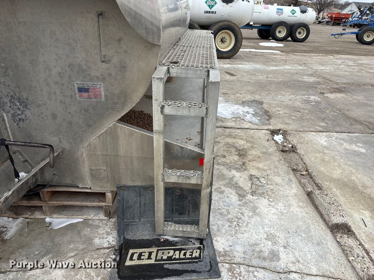 image for item FB3601 2015 CEI Equipment Company A 25MXL Feed delivery bed