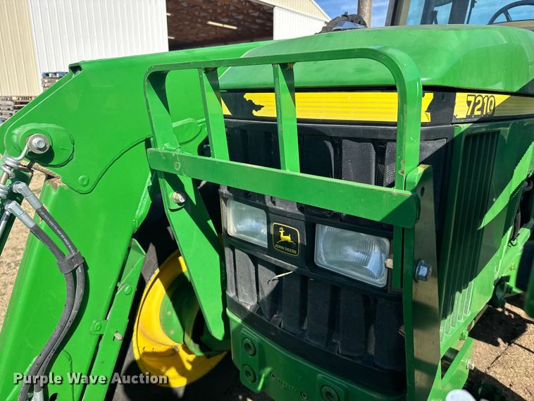 image for item FB7080 2000 John Deere 7210 MFWD tractor