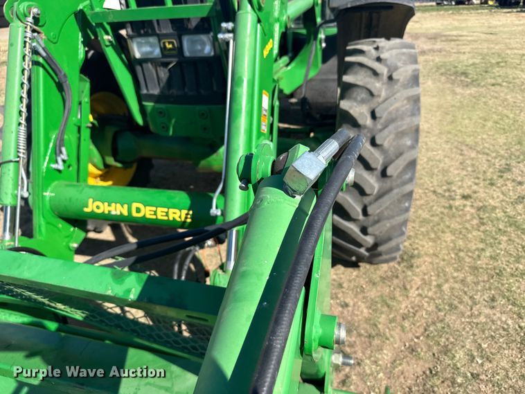 image for item FB7080 2000 John Deere 7210 MFWD tractor