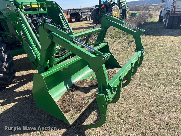 image for item FB7080 2000 John Deere 7210 MFWD tractor