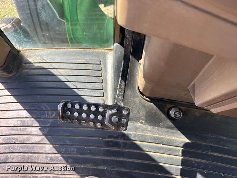 image for item FB7080 2000 John Deere 7210 MFWD tractor