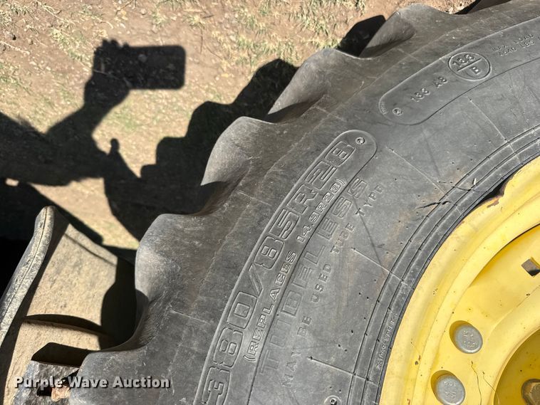 image for item FB7080 2000 John Deere 7210 MFWD tractor