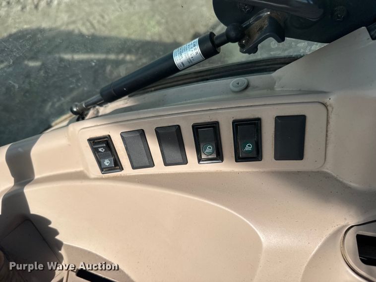 image for item FB7082 Kubota M5140 MFWD tractor