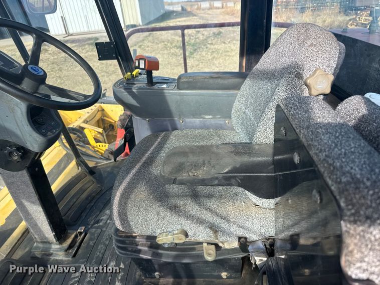 image for item FB7087 2003 New Holland HW320 swather / windrower